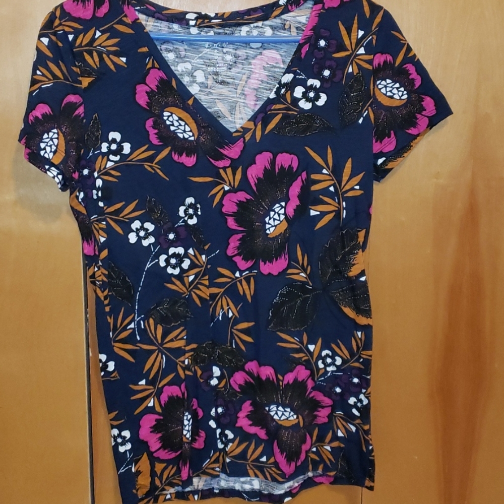 Floarl v-neck